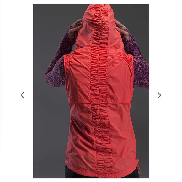 SAUCONY RUN SHIELD VIZI PRO LIGHTWEIGHT ZIP HOODED NEON BREEZE VEST, SIZE XS - Picture 12 of 15